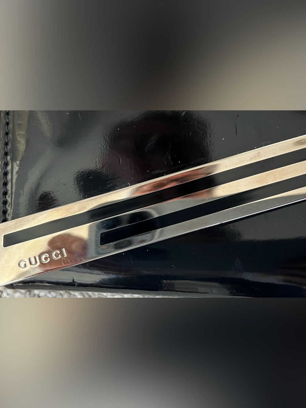 Vintage Gucci Black Patent Clutch with Silver Bar Accent - Picture 4 of 9